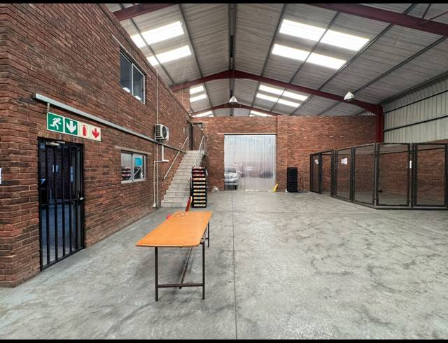 1,625M² WAREHOUSE FOR SALE IN RAND LEASE